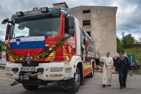 Blagoslov vozila GVC I župnik Edvard Vajda